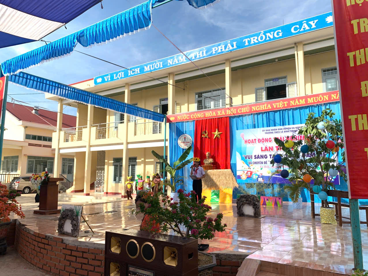 SÂN KHẤU HÓA TÁC PHẨM “DẾ MÈN PHIÊU LƯU KÝ” – KẾT HỢP GIÁO DỤC VĂN HỌC VÀ PHÁT TRIỂN NĂNG LỰC TOÀN DIỆN CHO HỌC SINH