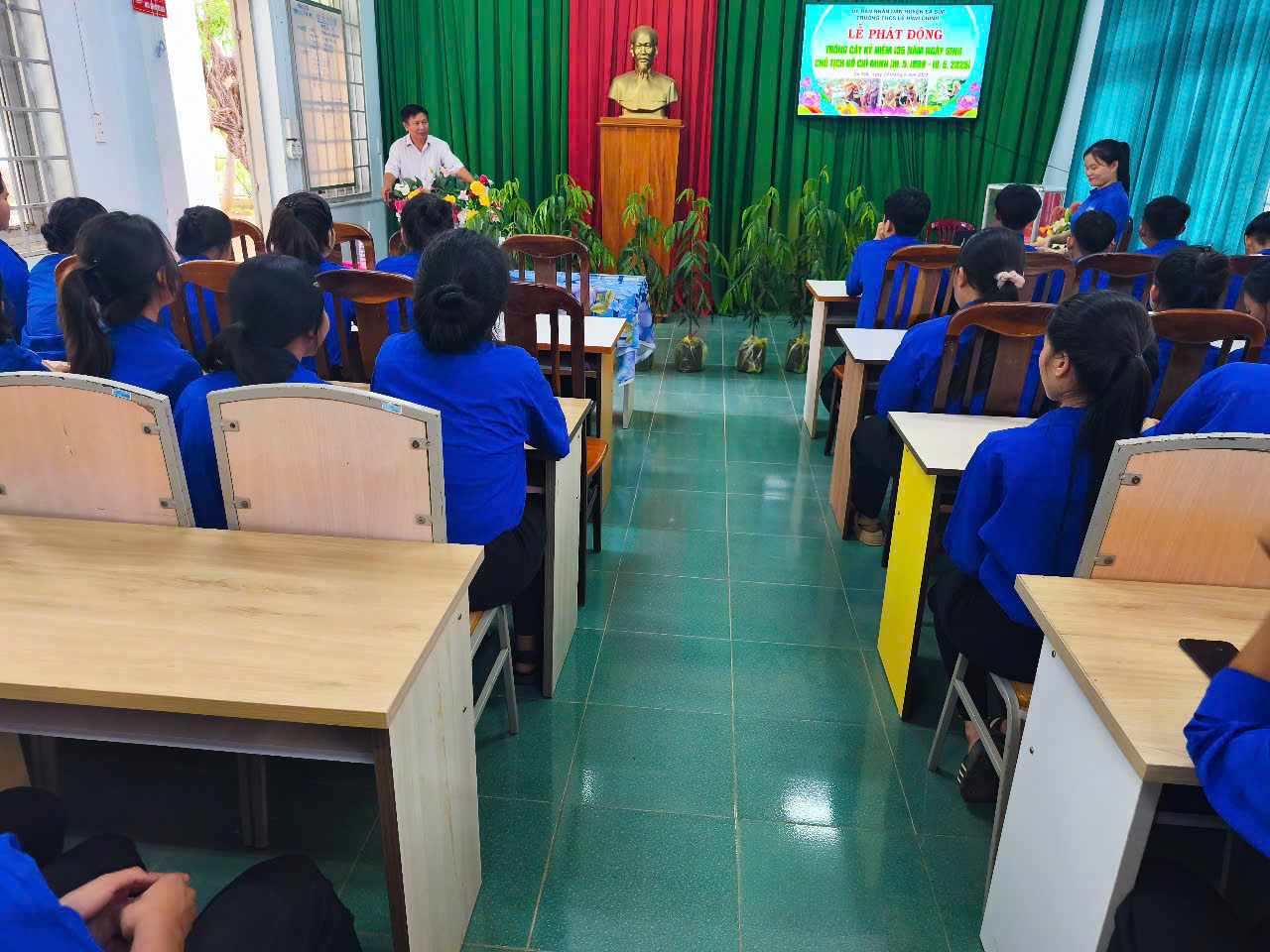 TRƯỜNG THCS LÊ ĐÌNH CHINH TỔ CHỨC LỄ PHÁT ĐỘNG TRỒNG CÂY KỶ NIỆM 135 NĂM NGÀY SINH CHỦ TỊCH HỒ CHÍ MINH