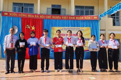 TRƯỜNG THCS LÊ ĐÌNH CHINH TỔ CHỨC HOẠT ĐỘNG NGOẠI KHÓA TUYÊN TRUYỀN PHÁP LUẬT VÀ KỶ NIỆM 76 NĂM NGÀY HỌC SINH – SINH VIÊN VIỆT NAM